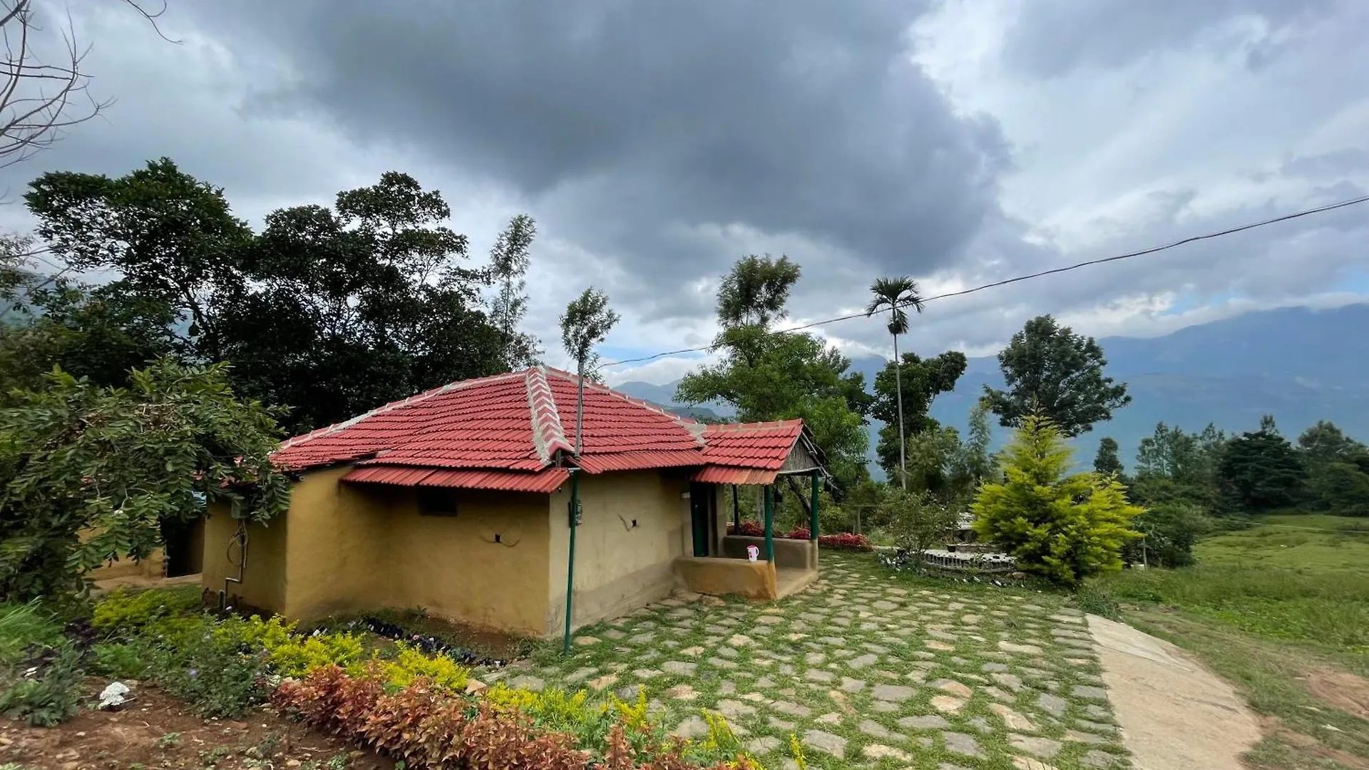 Campeggio 4Acres Farm Stay And Natural Mudhouse Kanthalloor