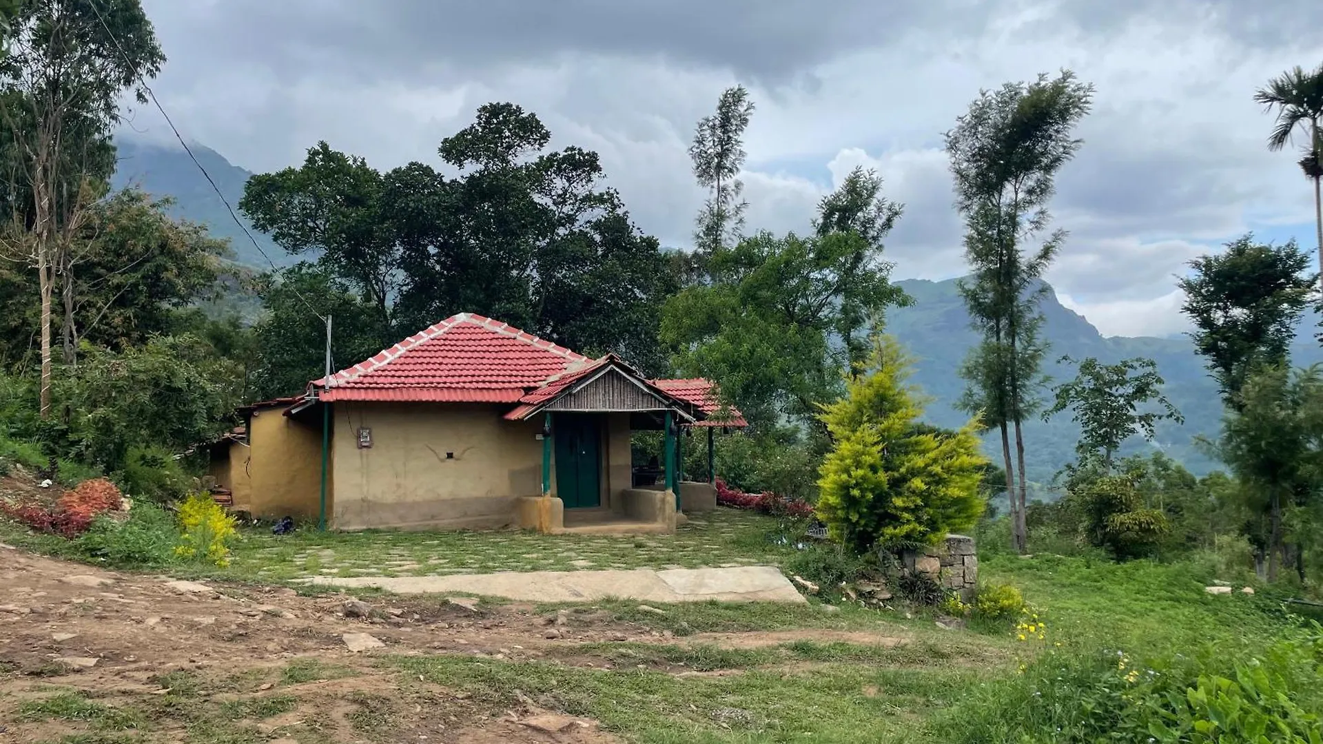 Campeggio 4Acres Farm Stay And Natural Mudhouse Kanthalloor